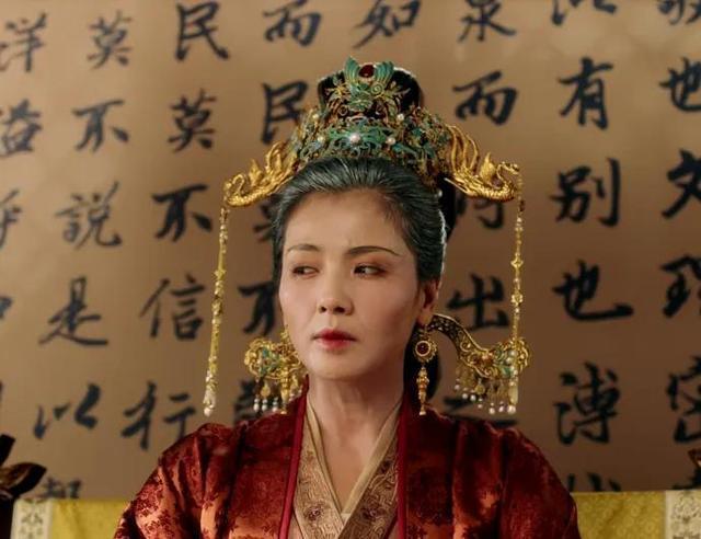 而且当初赵光义可是命令禁止赵恒再与刘娥靠近,赵恒在背后是费了好多