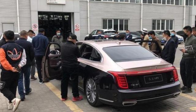 红旗h9双色版现身,见实车纷纷称赞,霸气迷人
