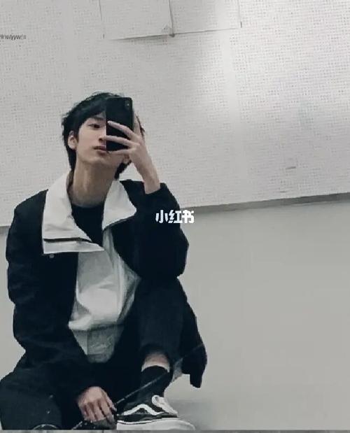 严浩翔对镜自拍Ⅶ_对镜自拍_严浩翔_摄像头_严浩翔对镜自拍_潮流_穿搭