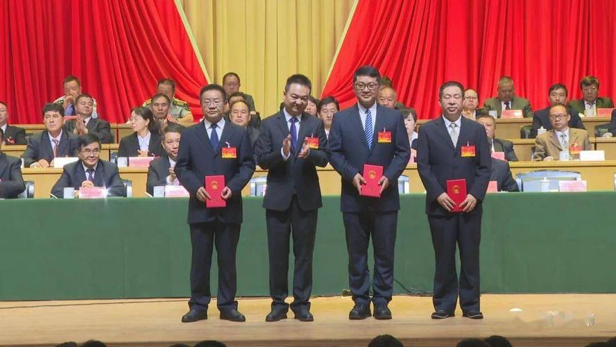 张洪坤同志当选易门县人民政府县长
