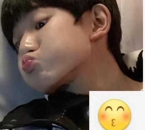 有事没事,嘟嘴卖萌,王源简直就是一个行走的表情包?