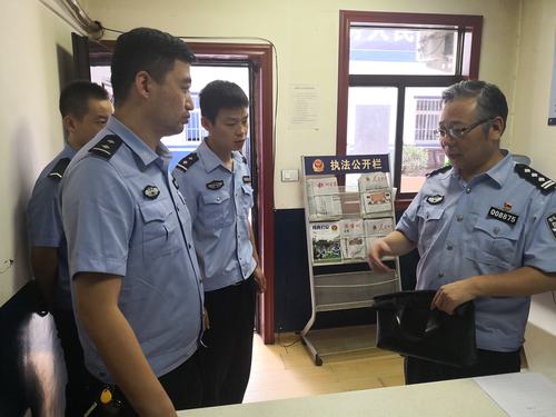 【市公安局副局长李科明一行深入永安路派出所检查督导执法规范化建设