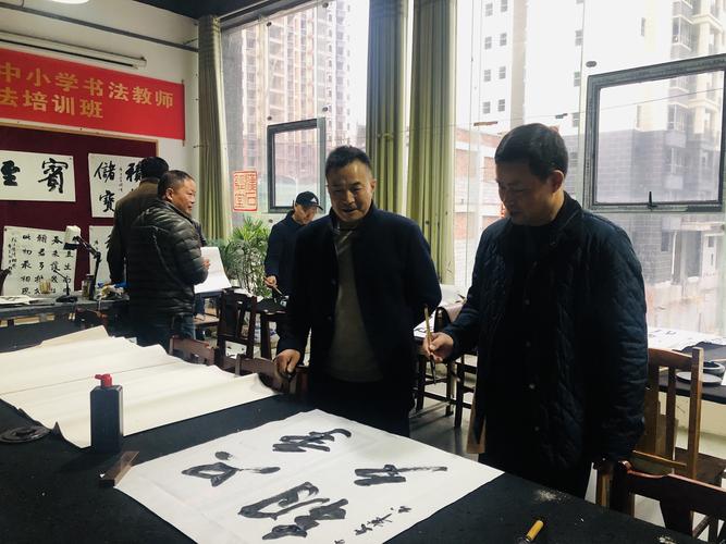 冷水江市教育局局长刘论文,于百忙之中抽出时间前来参与活动并指