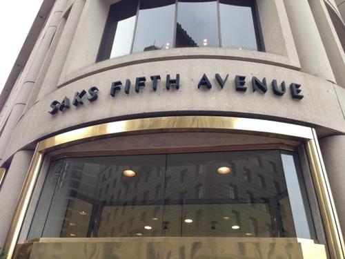 sak fifth avenue - picture of saks fifth avenue, san francisco