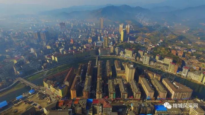 安化县梅城镇依托区位谋发展大手笔构建湘中大商贸