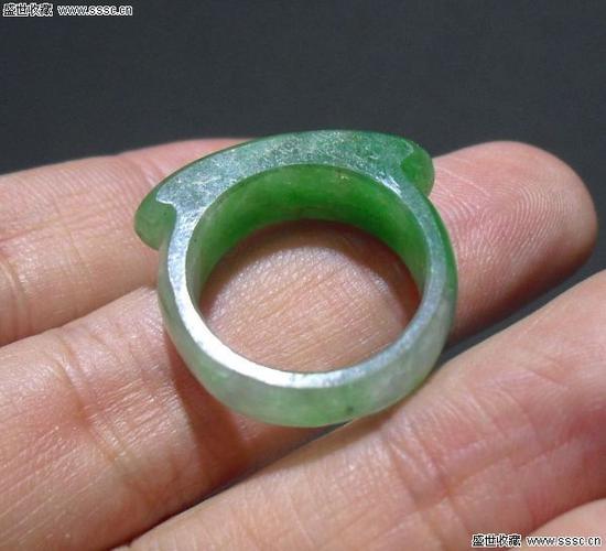 出土清代好色翡翠戒指