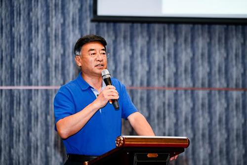 中银协党委副书记,秘书长刘峰主持活动