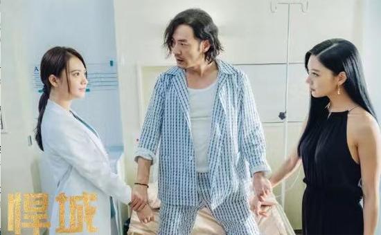 经历了数日的等待煎熬,动作悬疑网剧《悍城》终于又要更新了.