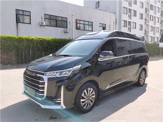 上汽大通g20定制金骑士版七座商务车