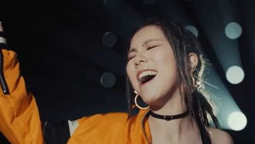 没了去年的"你会freestyle," 今年的 "节奏感" 又是话题十足.
