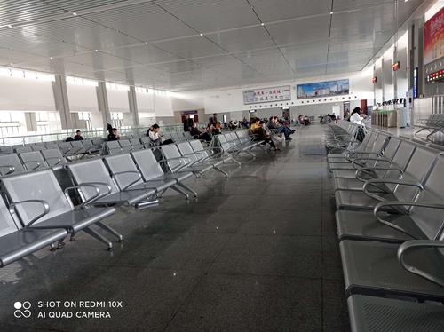 南阳火车站候车室.