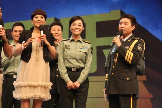 前日,青年歌唱家,解放军二炮文工团副团长陈思思携二炮成员耿为华