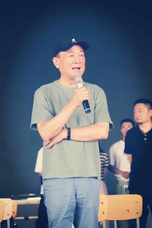 总策划,艺术总监赵安现场对演员的表演做了点评.