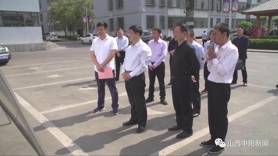 吕梁市人大常委会主任刘振国在中阳县调研
