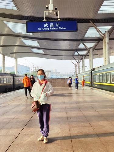 2020年10月11日晚21:08分北京西站乘坐z285次列车前往武昌,踏上旅途