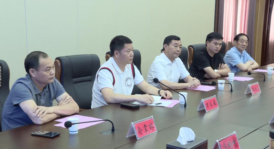 江西龙溪集团董事长黄令龙,副董事长黄辉一行,县委书记夏光宏,县长