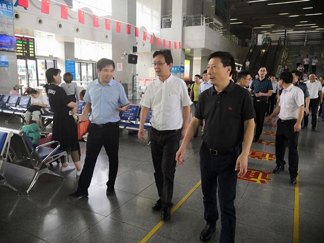 义乌市委书记林毅,省交通运输厅副厅长洪秀敏莅临商贸