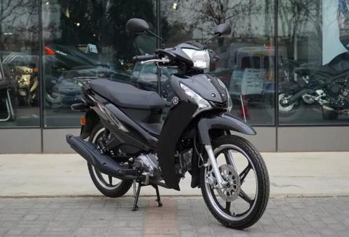 实拍千元级雅马哈代步弯梁凌骏t115定位实用通勤油耗16l