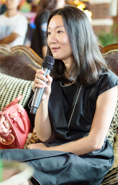 广播主持人/金话筒奖获得者/儿童文学作家 张小莉女士(新月姐姐)