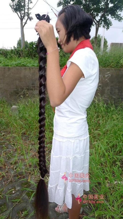 剪下小妹子的超长辫子