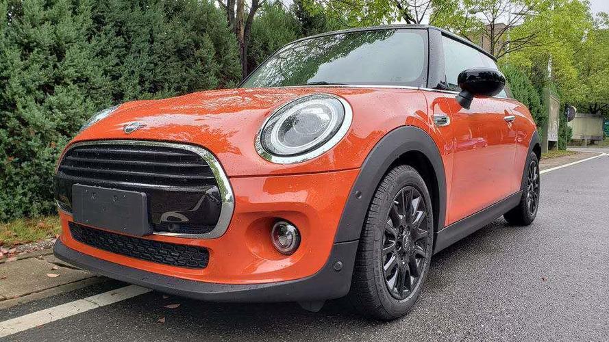 当前位置:>汽车时代网>用车养车>汽车百科>正文> mini这款车颜色也是