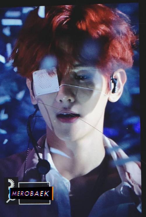 边伯贤161022 乐天家族演唱会 阿爸的眼睛快点好起来