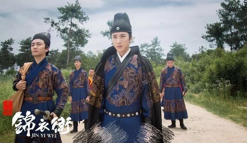 朱棣在国家政权方面,恢复了明太祖时期的锦衣卫,还设立了东厂,二者