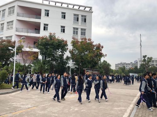 新校服,新风貌——会昌三中