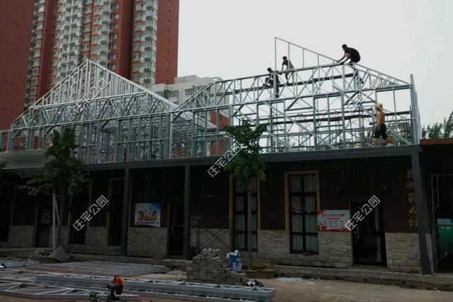 农村平房加层用轻钢,老旧平房变现代时尚幼儿园,前后对比太惊人