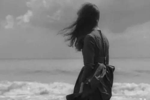 当心里难过好想哭时,这些句发朋友圈最适合