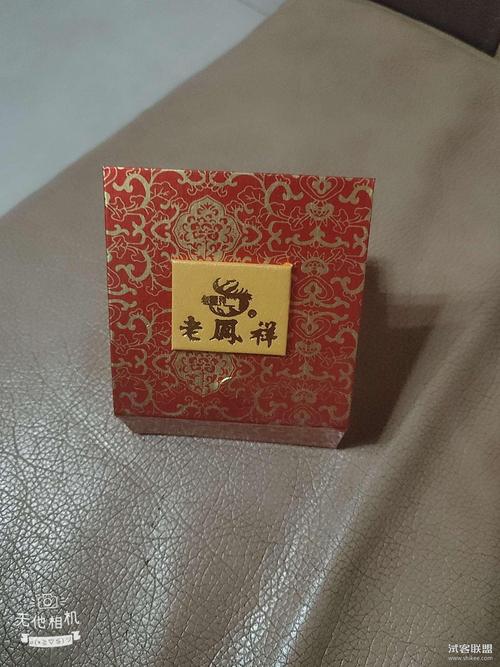 试用过程与体验 老凤祥耳钉非常好,绝对是正品,买下送人的,包装也很好