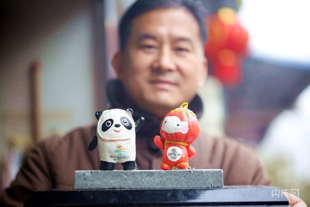萌翻了浙江瑞安现米塑版冰墩墩雪容融