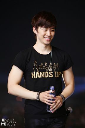 hands_up_2pm_亚洲巡演_李俊昊吧_百度贴吧