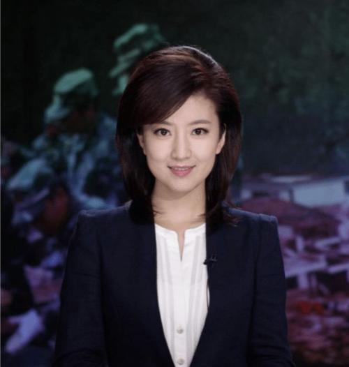 在进入央视之前,崔爽一直是云南电视台主持人,同时她还担任《云南