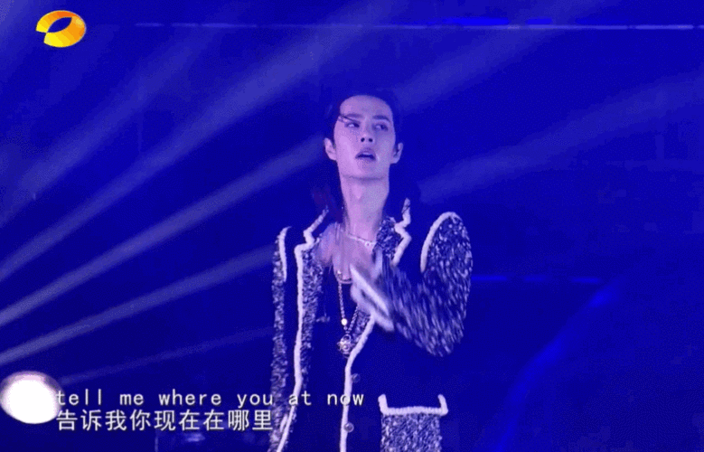 王一博壁纸湖南跨年演唱会《无感》首秀水中唱跳网易云音乐