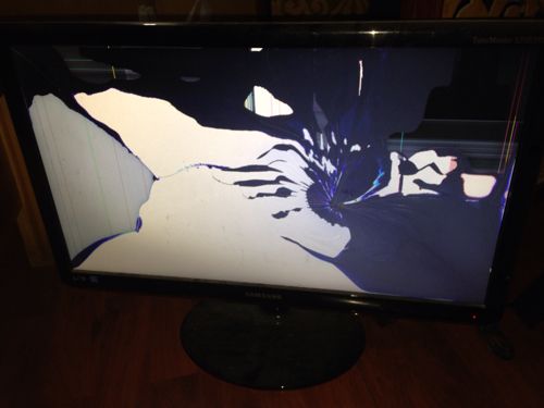 一拳打爆了显示屏,帮我看看这还能抢救不