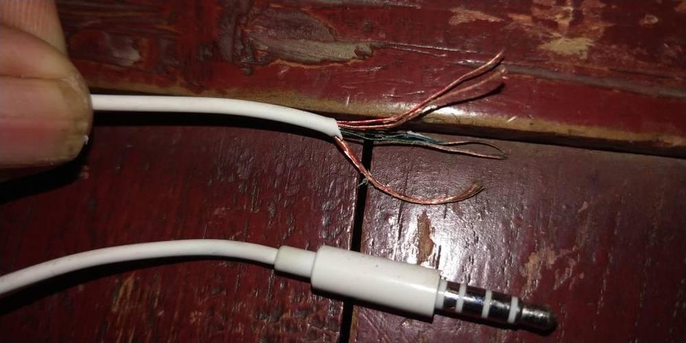 我把耳机线剪断了,一个有4跟线,有什么办法可以可以接