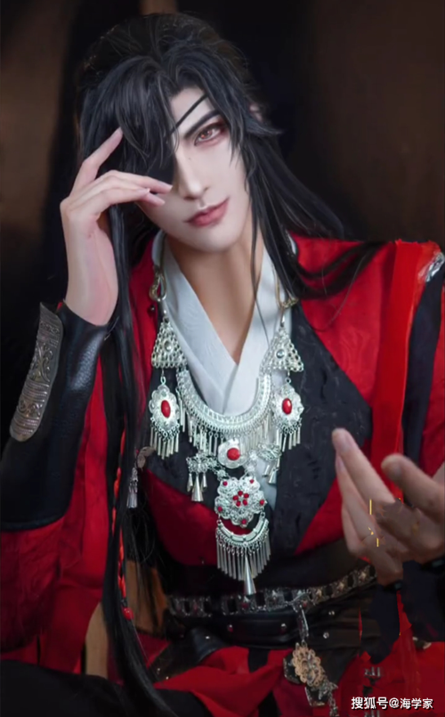 这个coser出的花城,只能用"惊艳"来形容,仿佛漫画里走