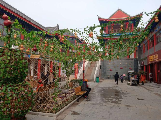 冯宗卿一家去费县红云小镇游玩(元宵节)