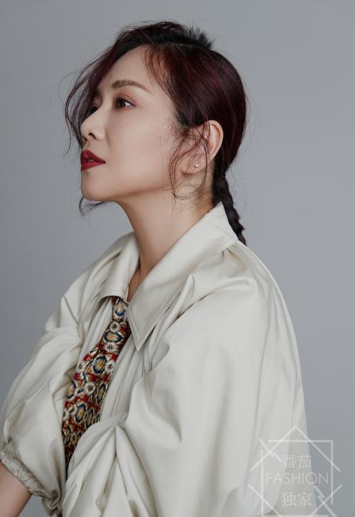 简介:陈松伶时尚优雅写真图片,分享一组陈松伶图片给大家,图中的明星