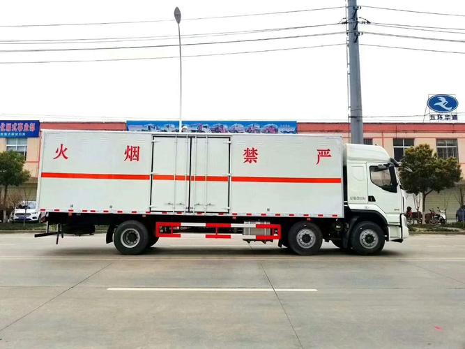东风柳汽乘龙9米6前四后四2类易燃气体危险品厢式运输车价格报价