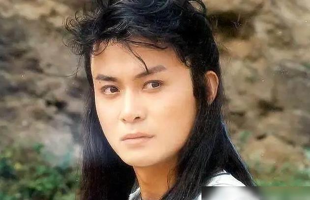56岁的白云瑞扮演者邢岷山告诉我们:帅哥仍然可以感情专一的