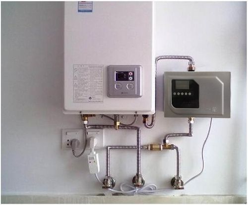 回水角阀流向冷水角阀,三通的另一端链接着水流感应器,波纹管,热水