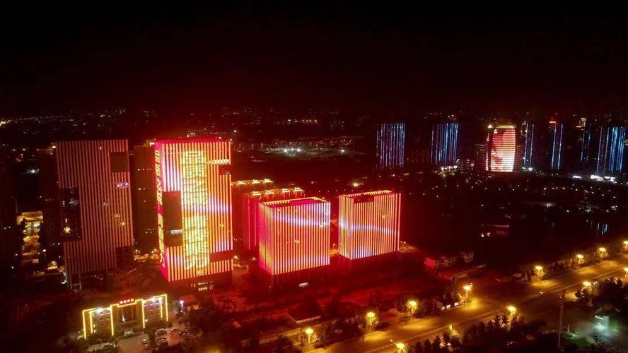 创建青春友好城市,点亮保定夜空.李鹤摄
