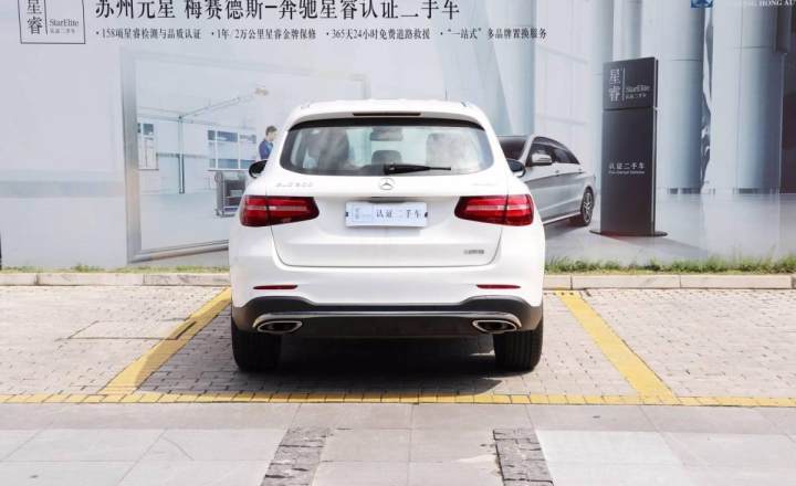 奔驰glc级 glc300 2.0t 4matic 豪华型 白色 手自一体