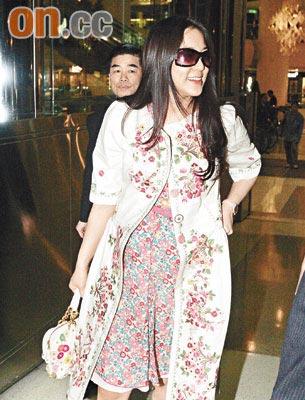 徐子淇托腰买平底鞋 公公勒令戒吃生冷食物(图)