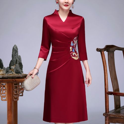 无开叉酒红妈妈装婚宴绣花旗袍裙喜婆婆高贵改良礼服婚礼连衣裙春