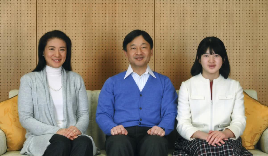 看完德仁亲王和爱子公主的4张同框照,你就明白他们长得有多像