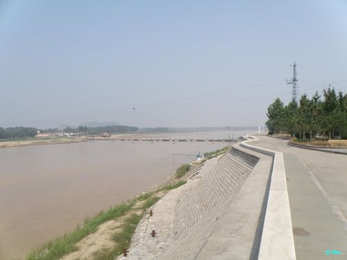 黄河大堤是春秋中期形成,位于河南省和山东省内河交界,是河南省,山东
