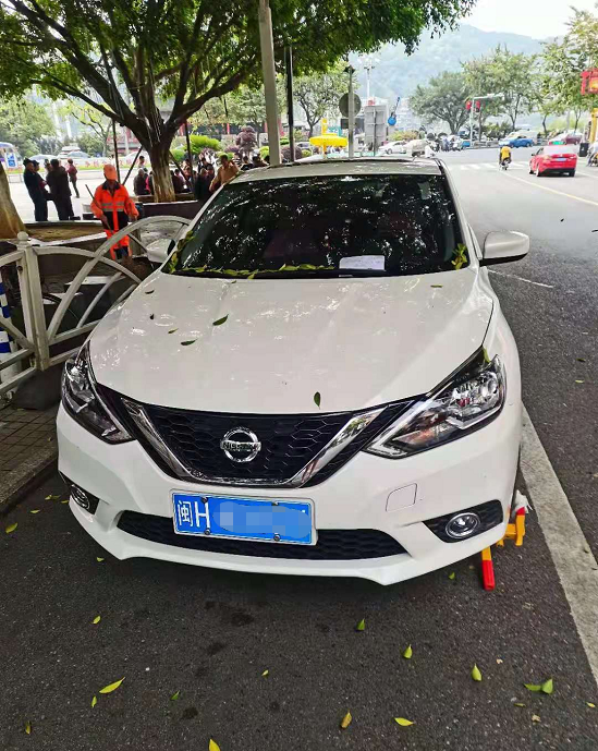 新买的东风日产轩逸高速路失控销售方拒绝换车南平女车主艰难维权实录